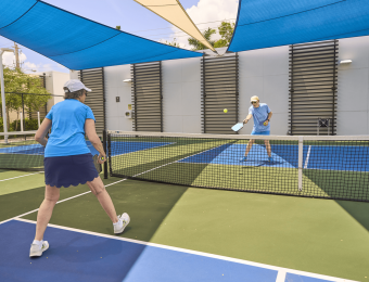 High-Res-Barb-Michael-playing-1